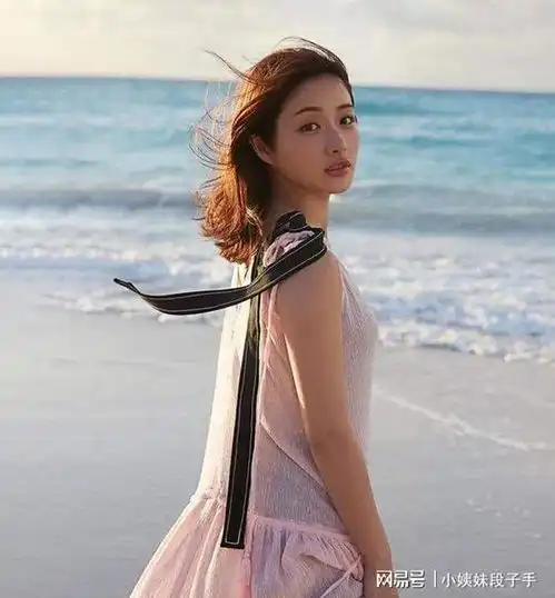 搞笑gif趣图熊孩子把自己卡在小凳子里面小姨却笑得好开心王八蛋网易订阅