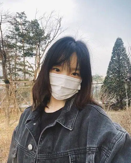 少女时代成员泰妍社交网络发布最新自拍照