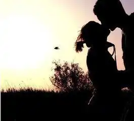 女子不顾父母反对嫁给一个穷光蛋当男子富有时却