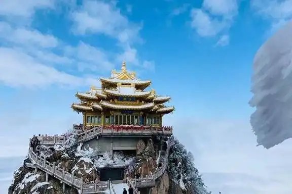 距离郑州3.5小时被称为人间仙境的老君山火啦